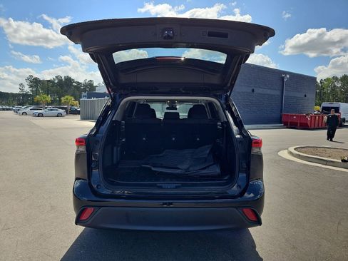 Used 2023 Toyota Highlander L FWD image 14
