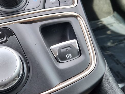 Used 2016 Chrysler 200 C w/ Premium Group image 22