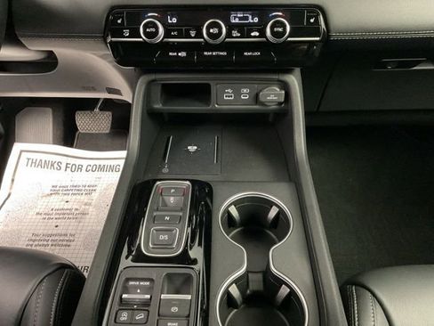 Used 2025 Honda Pilot Touring image 19
