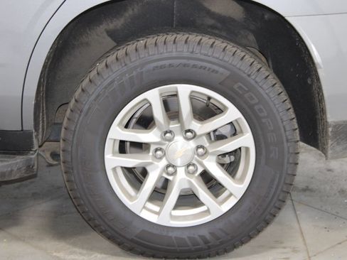 Used 2022 Chevrolet Tahoe LT w/ Luxury Package RWD image 18