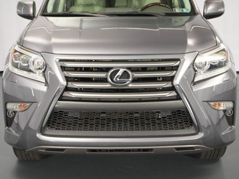 Used 2015 Lexus GX 460 w/ Premium Package AWD/4WD image 8
