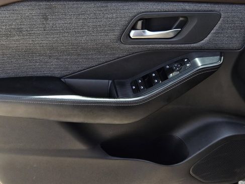 Certified 2023 Nissan Rogue SV FWD image 16