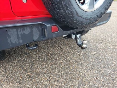 Used 2018 Jeep Wrangler Unlimited Sahara image 25