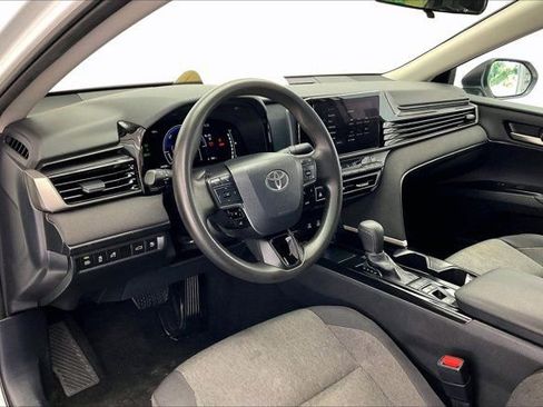 Used 2025 Toyota Camry LE image 14