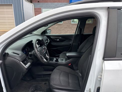 Used 2022 GMC Terrain SLE w/ Driver Convenience Package image 9