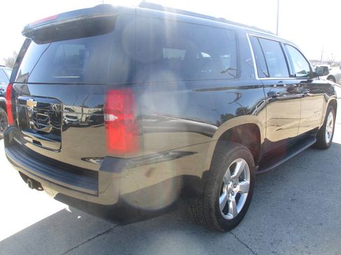 Used 2017 Chevrolet Suburban LT image 6