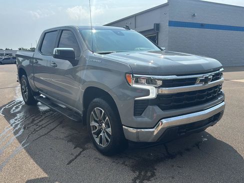 Used 2024 Chevrolet Silverado 1500 LT AWD/4WD image 7
