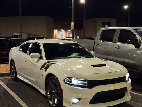 Used 2019 Dodge Charger R/T w/ Plus Group image 2