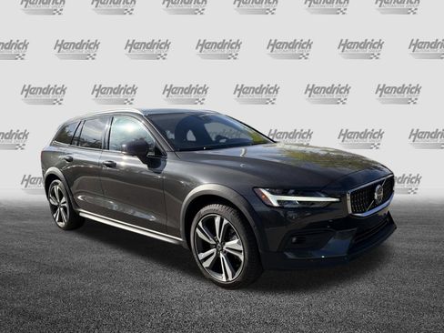 Certified 2025 Volvo V60 B5 Cross Country Plus image 2