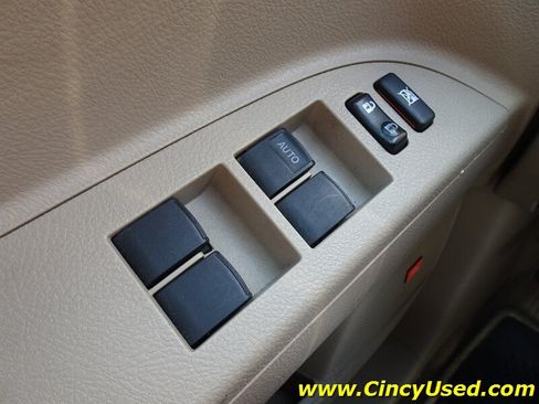 Used 2010 Toyota Highlander Limited AWD/4WD image 22