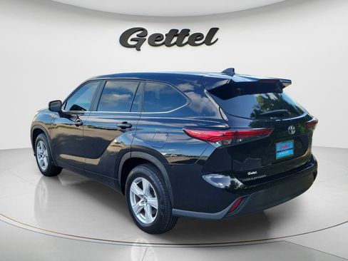 Certified 2023 Toyota Highlander LE FWD image 7