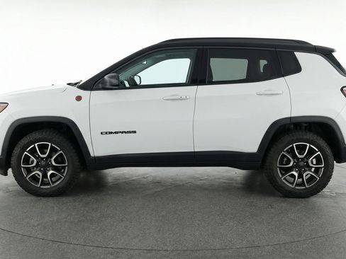 Used 2025 Jeep Compass Trailhawk AWD/4WD image 5