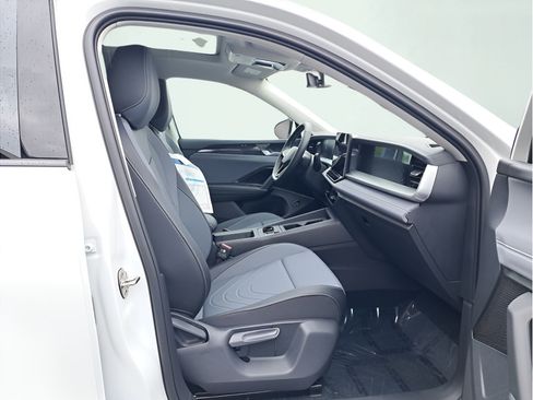 New 2025 Volkswagen Tiguan SE AWD/4WD image 11