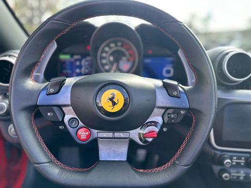 Used 2019 Ferrari Portofino image 12