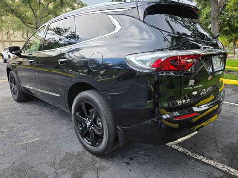 Used 2023 Buick Enclave Essence w/ Experience Buick Package FWD image 4