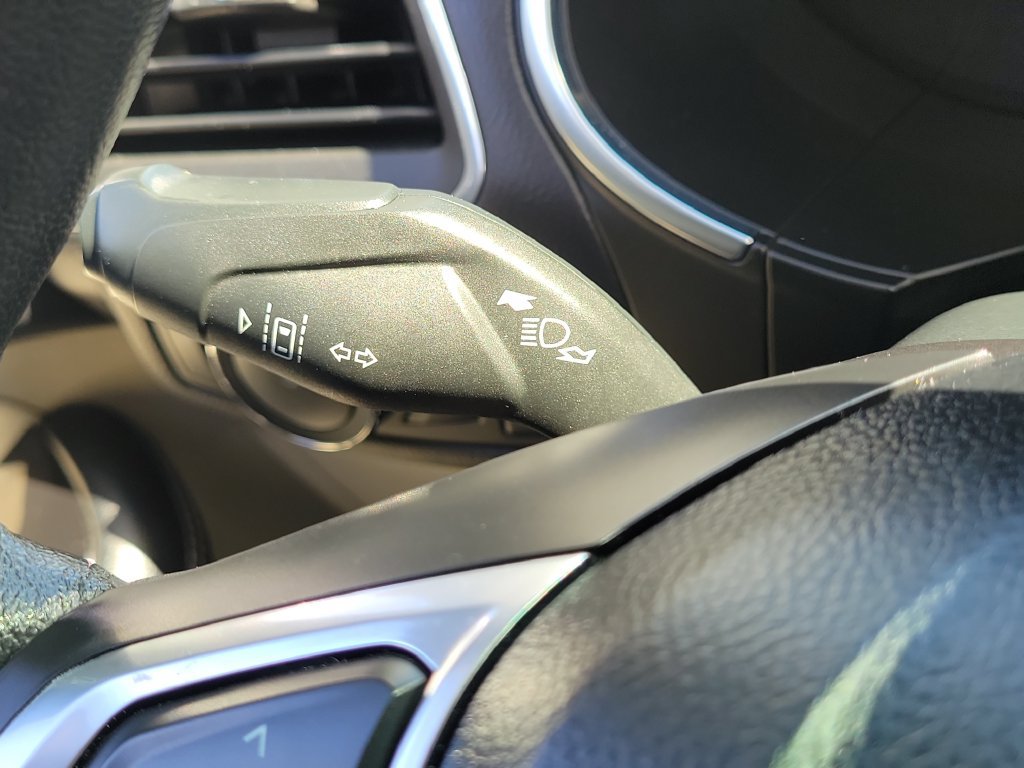Used 2020 Ford Edge Titanium FWD image 11