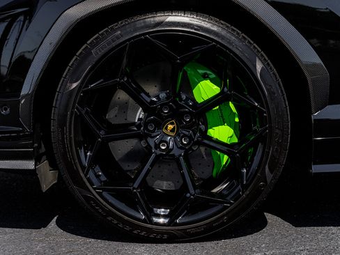 Used 2024 Lamborghini Urus Performante AWD/4WD image 10