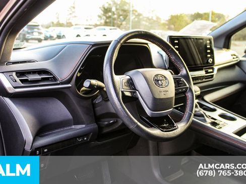 Used 2022 Toyota Sienna XSE image 34
