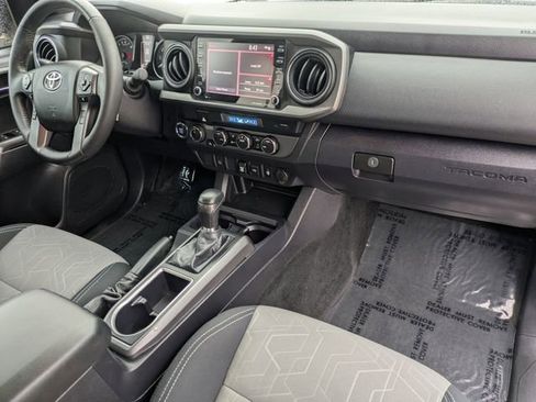 Used 2022 Toyota Tacoma TRD Sport image 30
