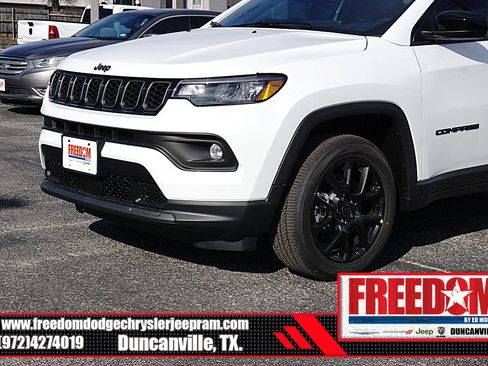 New 2026 Jeep Compass Latitude image 42