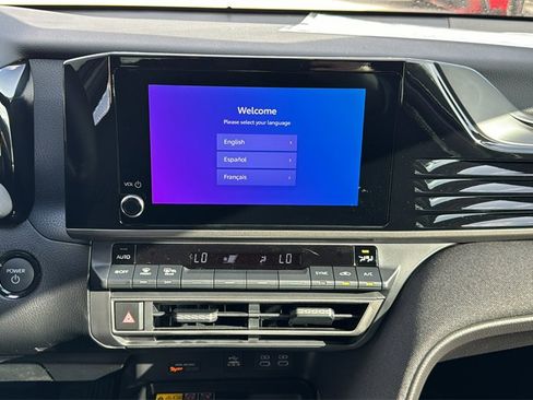 New 2025 Toyota Camry Hybrid image 30