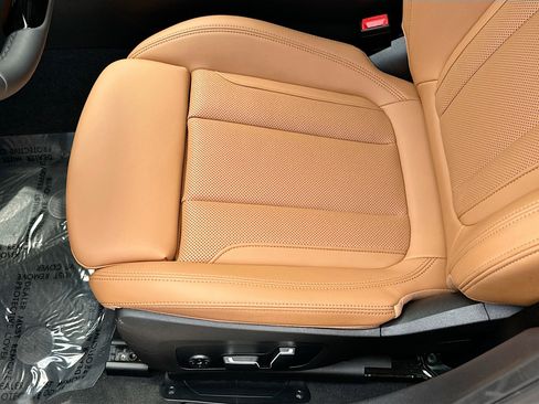 Used 2025 BMW 330i Sedan w/ M Sport Package RWD image 19