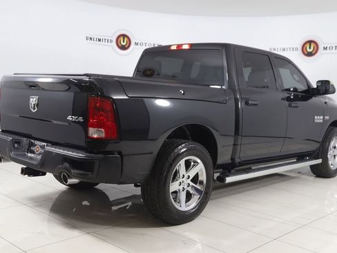 Used 2018 RAM 1500 Express AWD/4WD image 3
