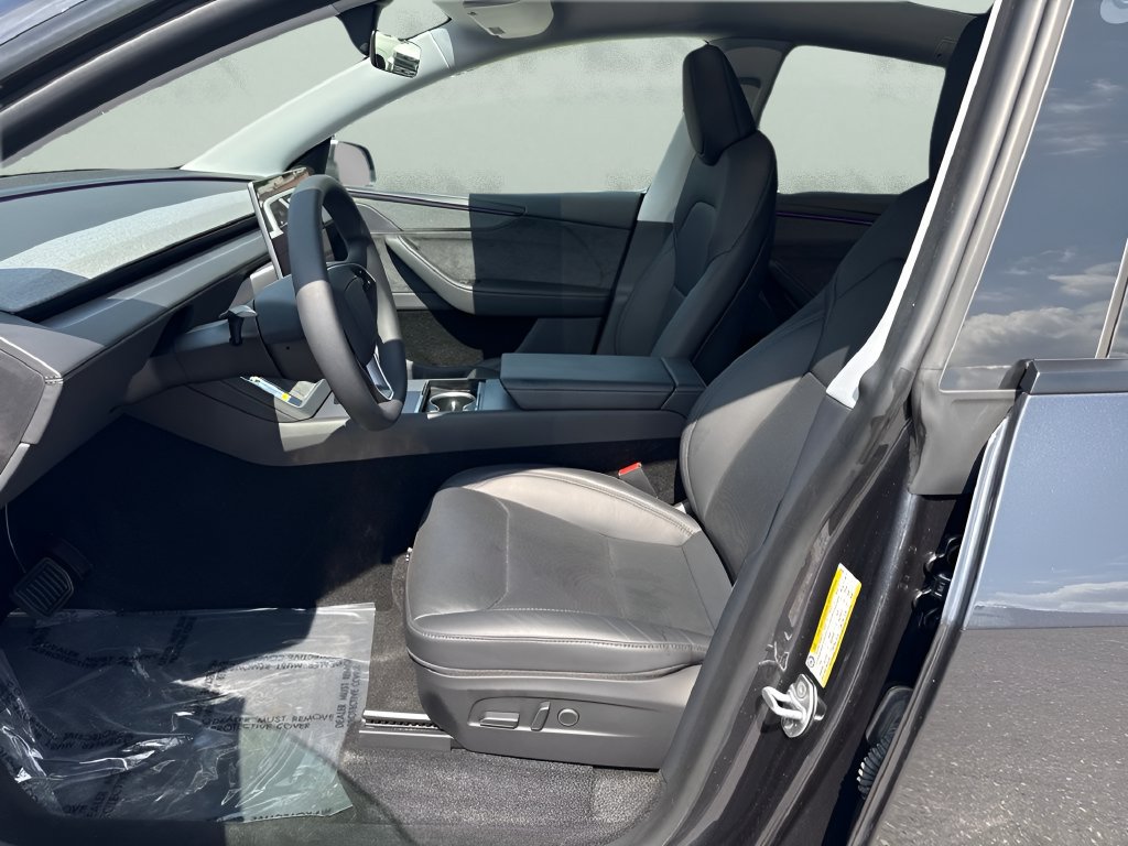 Used 2026 Tesla Model Y 2WD image 9