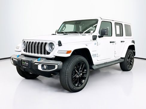 Used 2024 Jeep Wrangler Sahara w/ Technology Group image 3