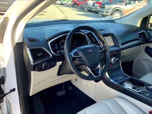Used 2019 Ford Edge Titanium w/ Equipment Group 301A FWD image 15