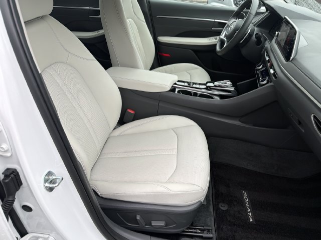 Certified 2022 Hyundai Sonata Limited w/ Preferred Accessory Package FWD image 16