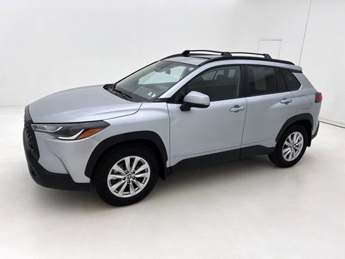 Used 2023 Toyota Corolla Cross LE w/ Moonroof Package AWD/4WD image 5