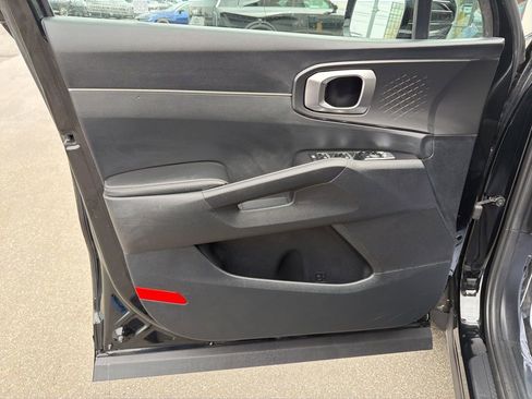 Used 2025 Kia Sorento S image 28