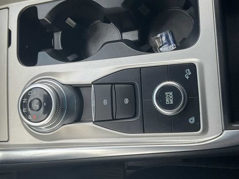 Certified 2022 Ford Explorer XLT w/ Equipment Group 202A image 23