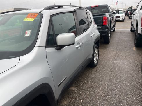 Used 2015 Jeep Renegade Latitude image 7