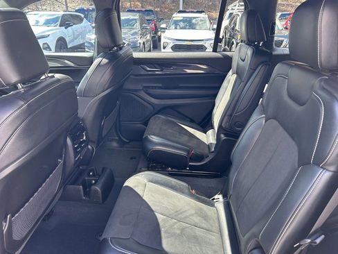 Used 2023 Jeep Grand Cherokee L Laredo image 23