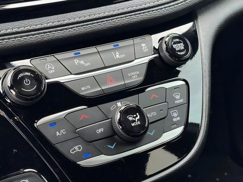 New 2027 Chrysler Pacifica Select FWD image 29