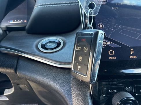 Used 2022 Jeep Grand Cherokee Limited image 40