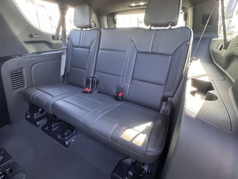 Used 2025 Chevrolet Suburban RST image 31