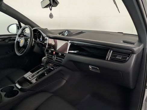 New 2026 Porsche Macan image 19