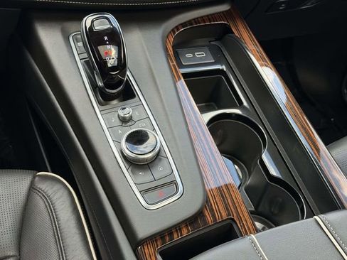 Used 2021 Cadillac Escalade Premium Luxury AWD/4WD image 17