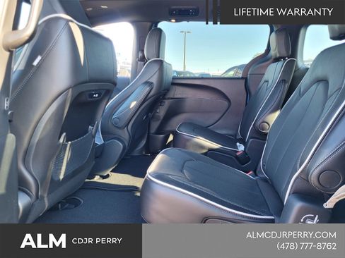 New 2026 Chrysler Pacifica Limited w/ S Appearance Package FWD image 7