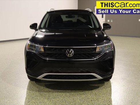Used 2024 Volkswagen Taos SE FWD image 2