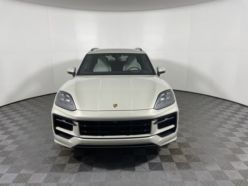 Used 2025 Porsche Cayenne GTS AWD/4WD image 10