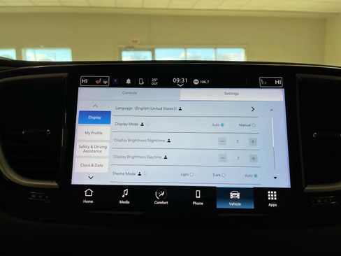 Used 2024 Chrysler Pacifica Touring-L FWD image 38