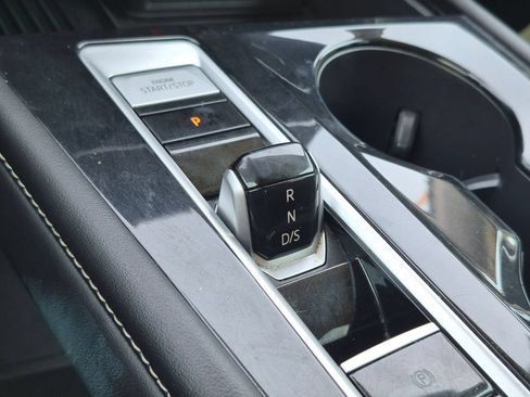 Used 2025 Volkswagen Atlas SE FWD image 19