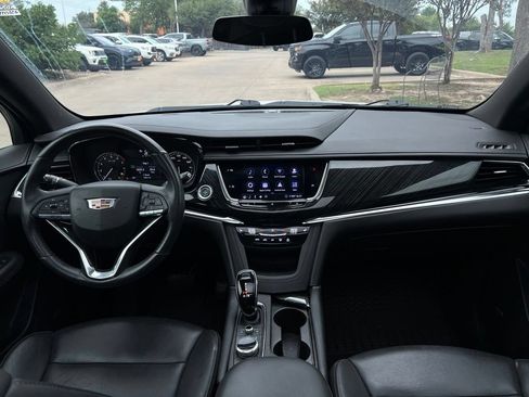 Used 2020 Cadillac XT6 Premium Luxury FWD image 12