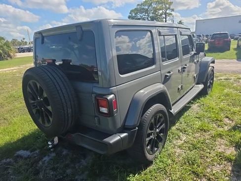 Used 2022 Jeep Wrangler Unlimited Sahara AWD/4WD image 15
