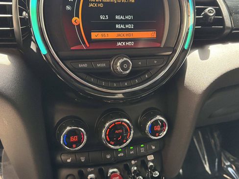 Used 2019 MINI Cooper S w/ Signature Upholstery Package FWD image 17