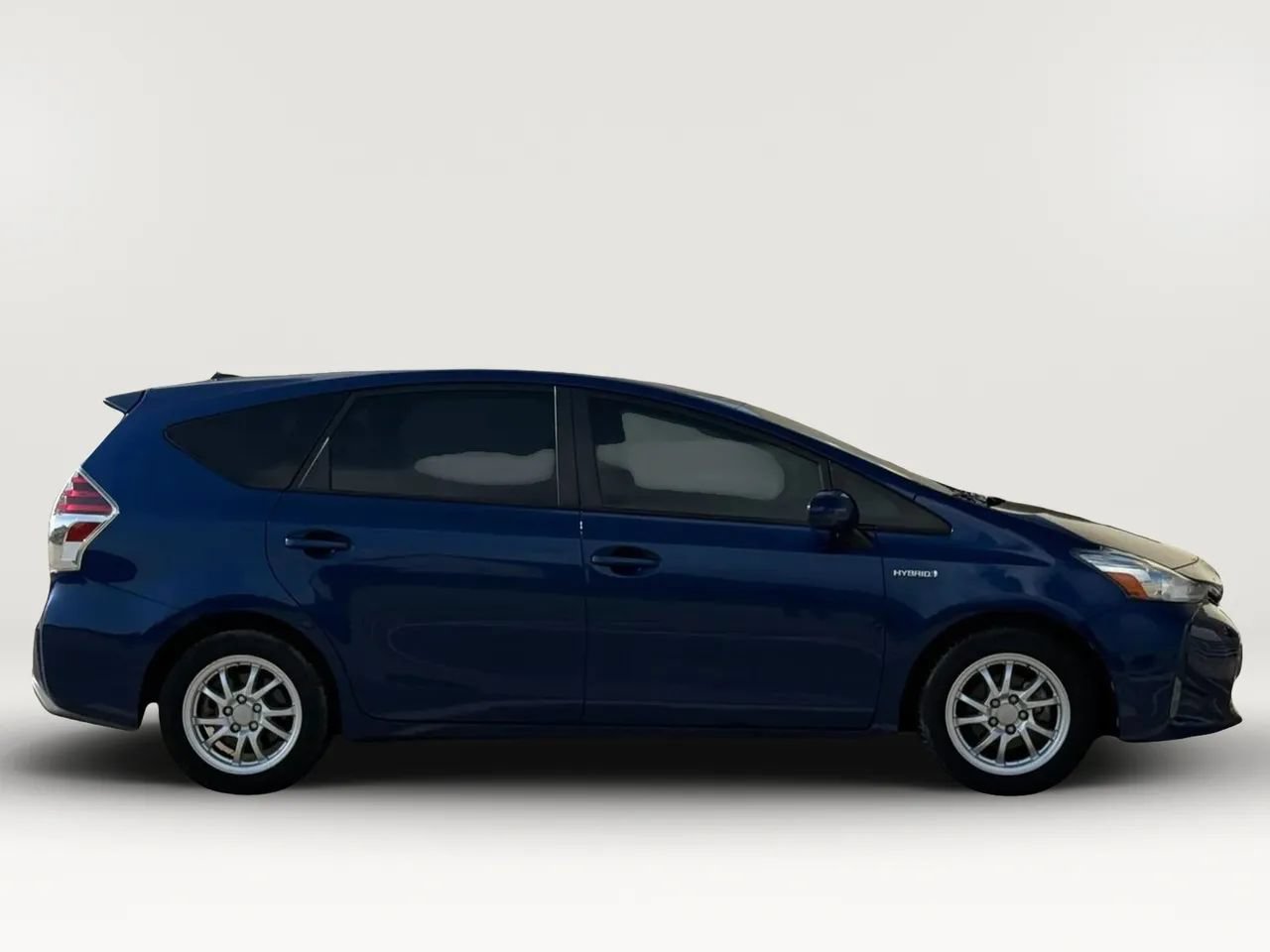 Used 2016 Toyota Prius V Four FWD image 8
